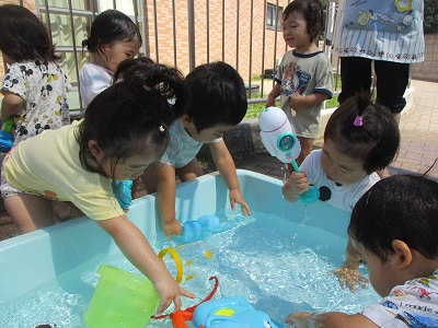 水遊び気持ちいいな