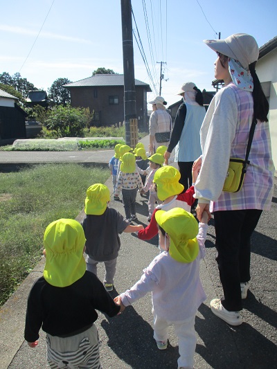 園の周りをお散歩したよ