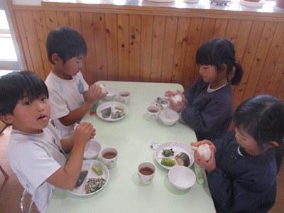 収穫したお米でおにぎり