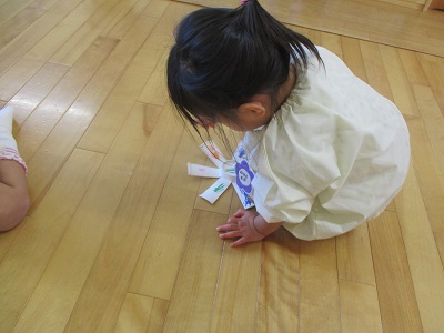 お正月遊びをしているよ