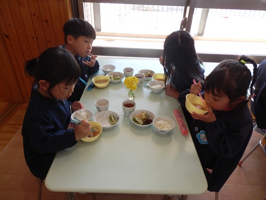 菜の花を飾ったよ